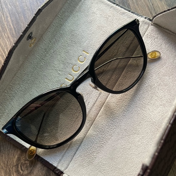 Gucci Sunglasses - Picture 6 of 6